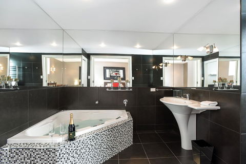 Esplanade Escape - Accommodation QLD 34