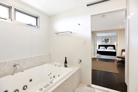 Esplanade Escape - Accommodation QLD 23