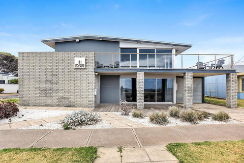 Esplanade Escape - Accommodation QLD 30