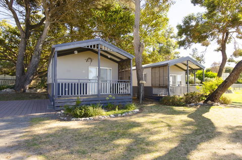 Lakeside Tourist Park - Accommodation QLD 2