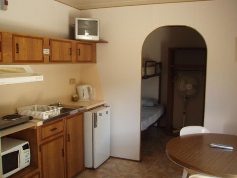 Lakeside Tourist Park - Accommodation QLD 16