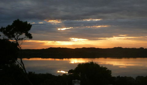 Lakeside Tourist Park - Accommodation QLD 12