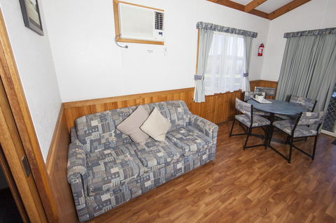 Lakeside Tourist Park - Accommodation QLD 6