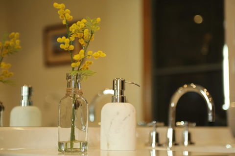 William Hunt's Retreat - Cypress Studio - Accommodation QLD 17