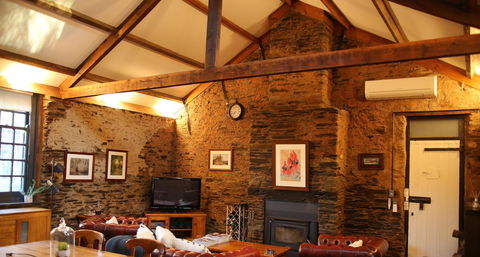 William Hunt's Retreat - Cypress Studio - Accommodation QLD 18