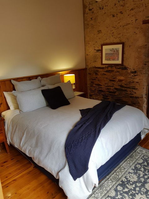 William Hunt's Retreat - Cypress Studio - Accommodation QLD 2