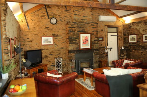 William Hunt's Retreat - Cypress Studio - Accommodation QLD 14