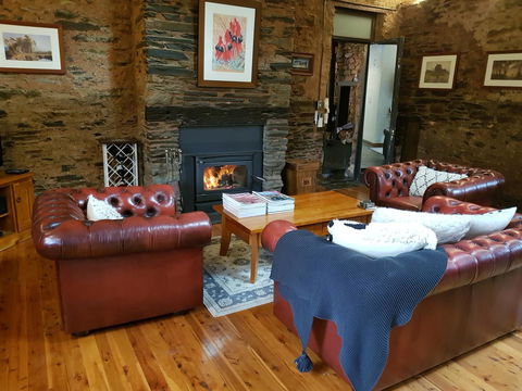 William Hunt's Retreat - Cypress Studio - Accommodation QLD 7