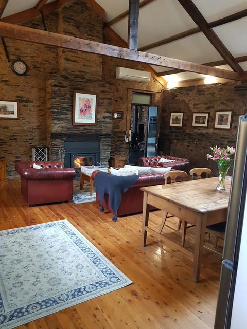 William Hunt's Retreat - Cypress Studio - Accommodation QLD 9