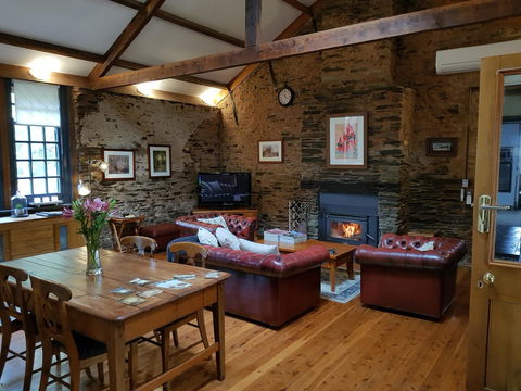 William Hunt's Retreat - Cypress Studio - Accommodation QLD 0