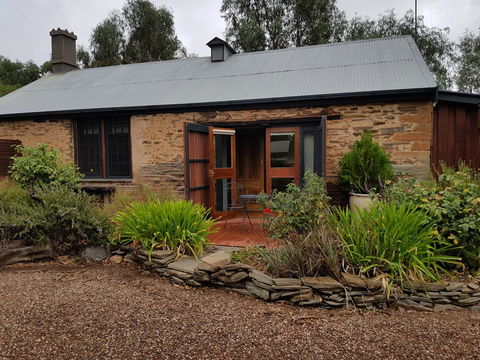 William Hunt's Retreat - Cypress Studio - Accommodation QLD 10
