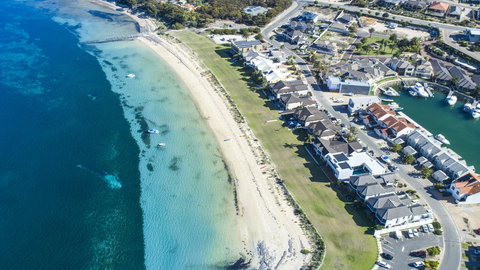 Mariners Cay Apartment - Accommodation QLD 2