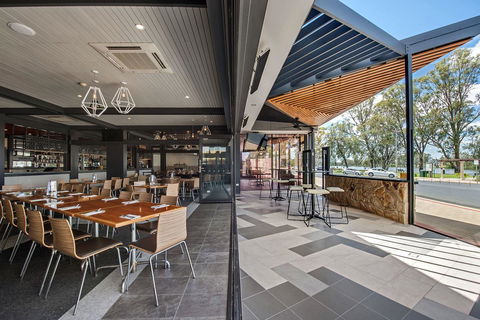 Berri Hotel - Accommodation QLD 5