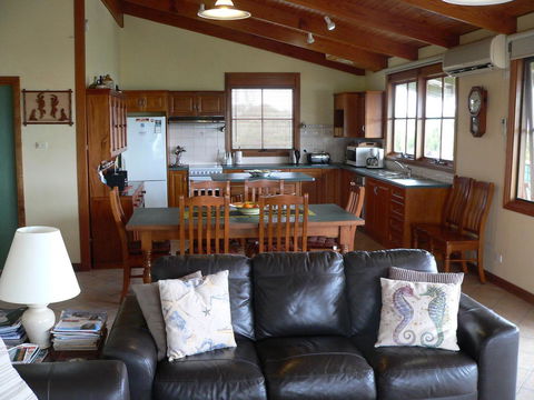 Lantauanan - The Lookout - Accommodation QLD 5