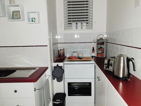 Court House - Studio - Accommodation QLD 8
