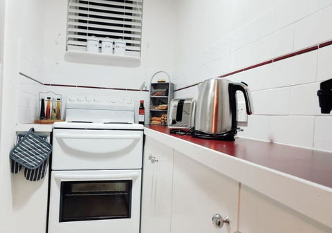 Court House - Studio - Accommodation QLD 2
