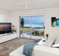 Stylish 3 Bedroom Beachview Apartment - Accommodation QLD