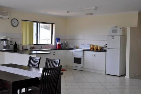 The Club House - Accommodation QLD 5