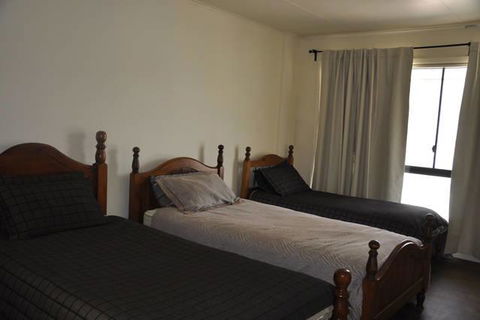 The Club House - Accommodation QLD 3
