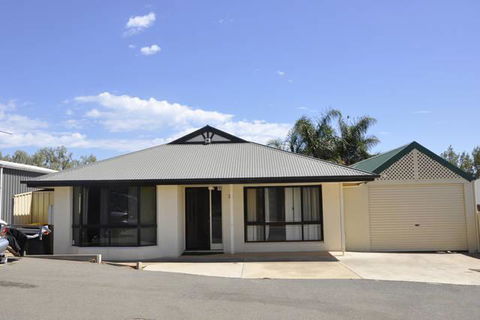 The Club House - Accommodation QLD 4