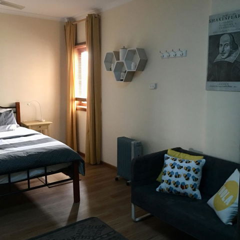 KI Dragonfly Guesthouse - Accommodation QLD 30