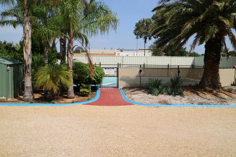 Renmark Motor Inn - Accommodation QLD 4
