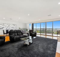 BENGALEE EXECUTIVE TOWNHOUSE- MODERN  STYLISH - Accommodation QLD