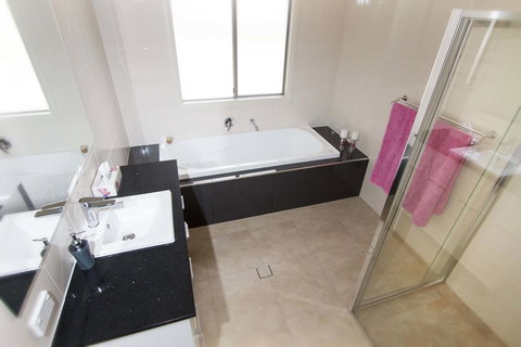 Brock's Base - Accommodation QLD 7