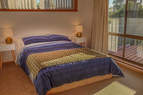 Seacroft - Accommodation QLD 8