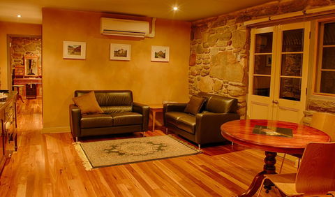 1860 Wine Country Cottages - Accommodation QLD 23
