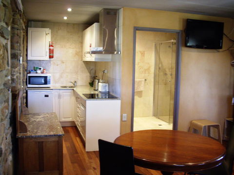 1860 Wine Country Cottages - Accommodation QLD 9