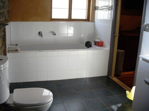 1860 Wine Country Cottages - Accommodation QLD 18