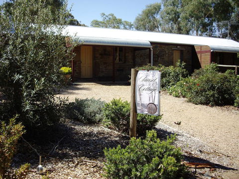 1860 Wine Country Cottages - Accommodation QLD 22
