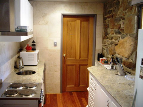 1860 Wine Country Cottages - Accommodation QLD 13