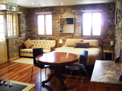 1860 Wine Country Cottages - Accommodation QLD 10