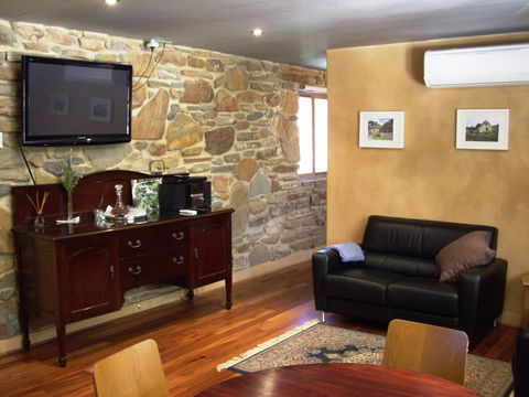 1860 Wine Country Cottages - Accommodation QLD 12
