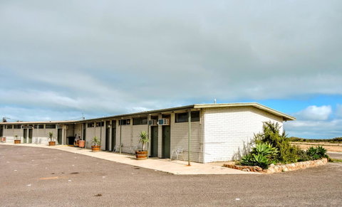 Highway One Motel - Accommodation QLD 16