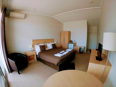 Highway One Motel - Accommodation QLD 11