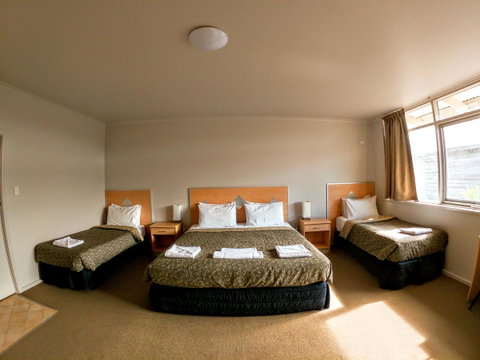 Highway One Motel - Accommodation QLD 1