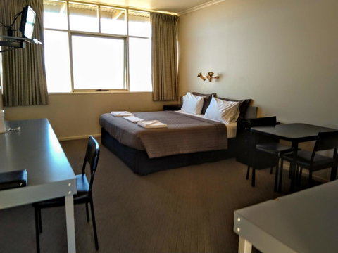 Highway One Motel - Accommodation QLD 25