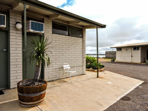 Highway One Motel - Accommodation QLD 15