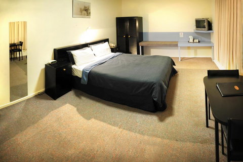 Highway One Motel - Accommodation QLD 2