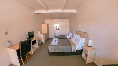 Highway One Motel - Accommodation QLD 3