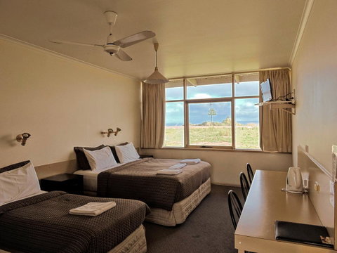 Highway One Motel - Accommodation QLD 29