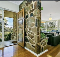 Stunning house with beautiful entertainment area - Accommodation QLD