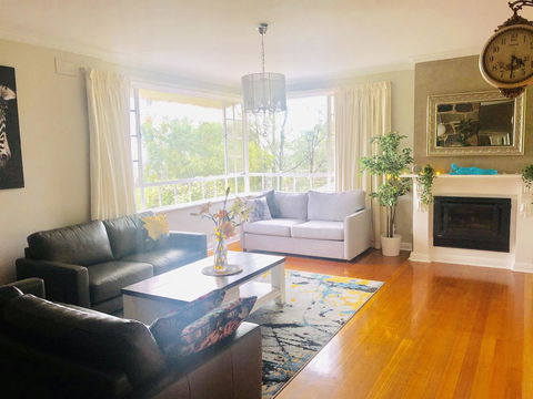 Stunning House With Beautiful Entertainment Area!! - Accommodation QLD 1