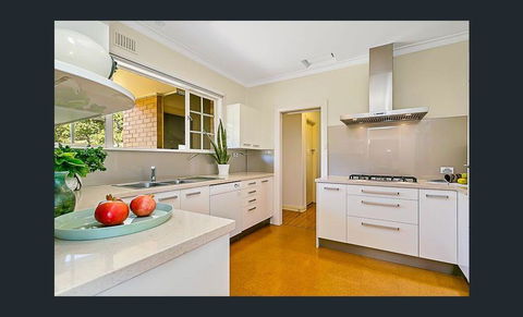 Stunning House With Beautiful Entertainment Area!! - Accommodation QLD 9