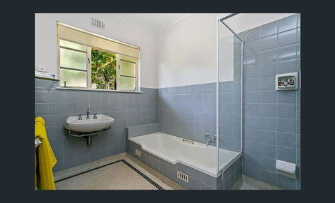 Stunning House With Beautiful Entertainment Area!! - Accommodation QLD 11