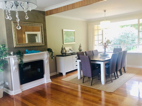Stunning House With Beautiful Entertainment Area!! - Accommodation QLD 4