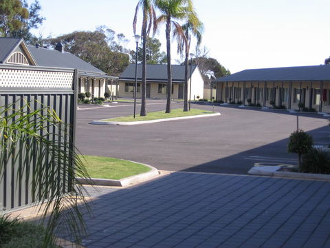 Sundowner Motel Hotel - Accommodation QLD 1